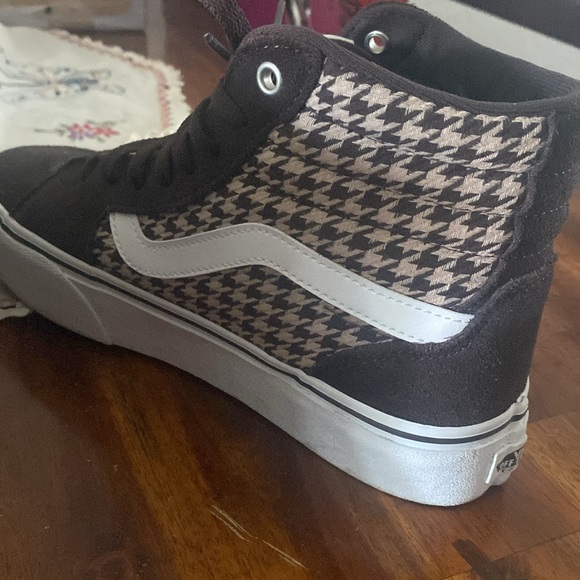 High top Women’s Vans- 8.5 - Picture 6 of 9